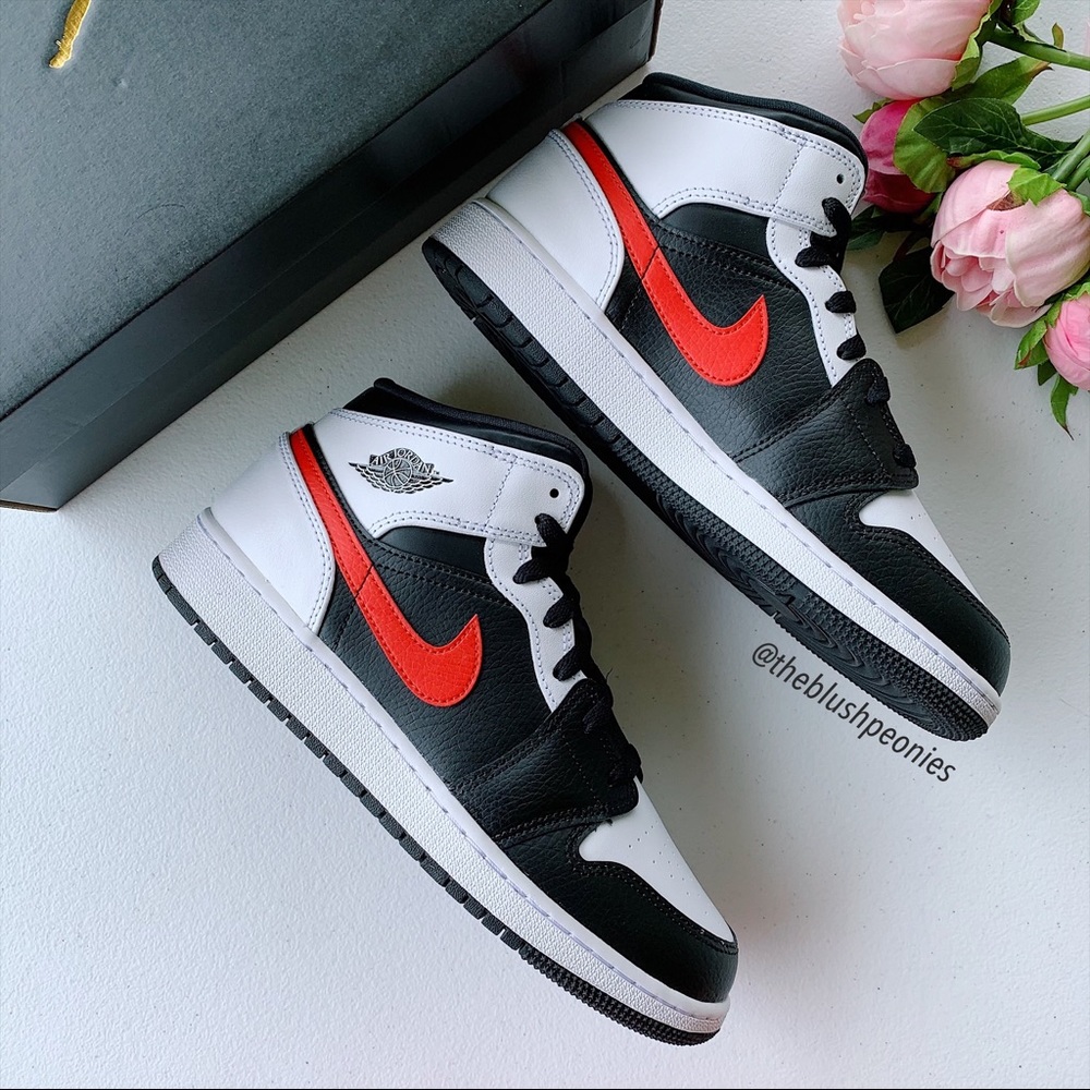 Air Jordan 1 Mid NWT - Picture 6 of 11